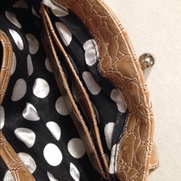 NEW Clutch Purse Wristlet Reptile Tan Toggle Flap Polka Dot Lined Mainstreet MSC - Picture 2 of 8